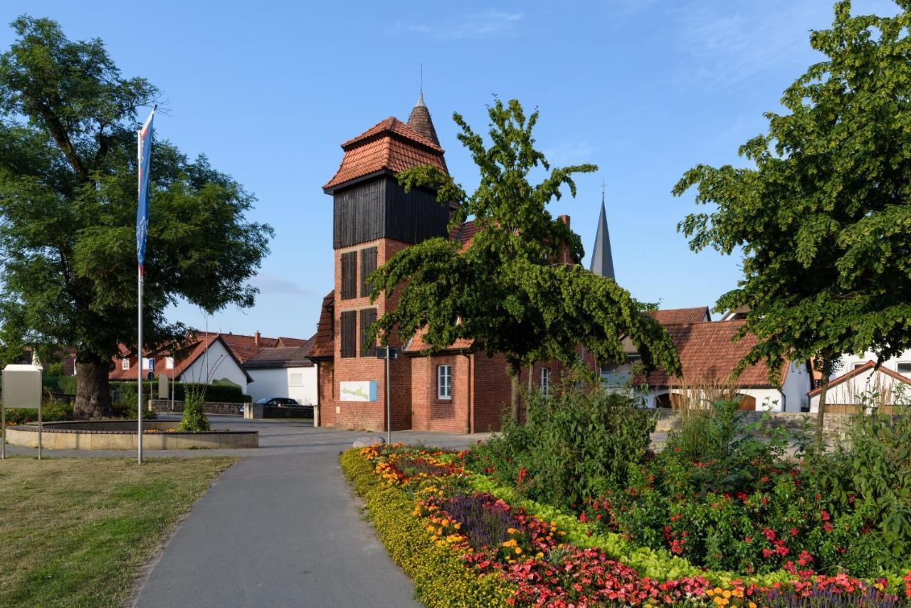 Hotel Stadt Luegde Екстериор снимка